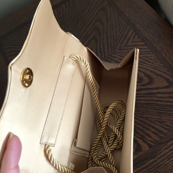 Gold cutie! - Picture 4 of 4